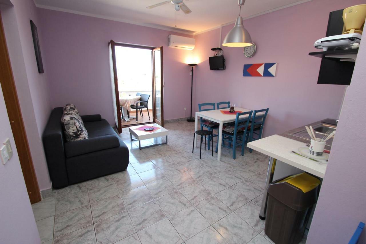 Apartment Sandi Vrsar Buitenkant foto